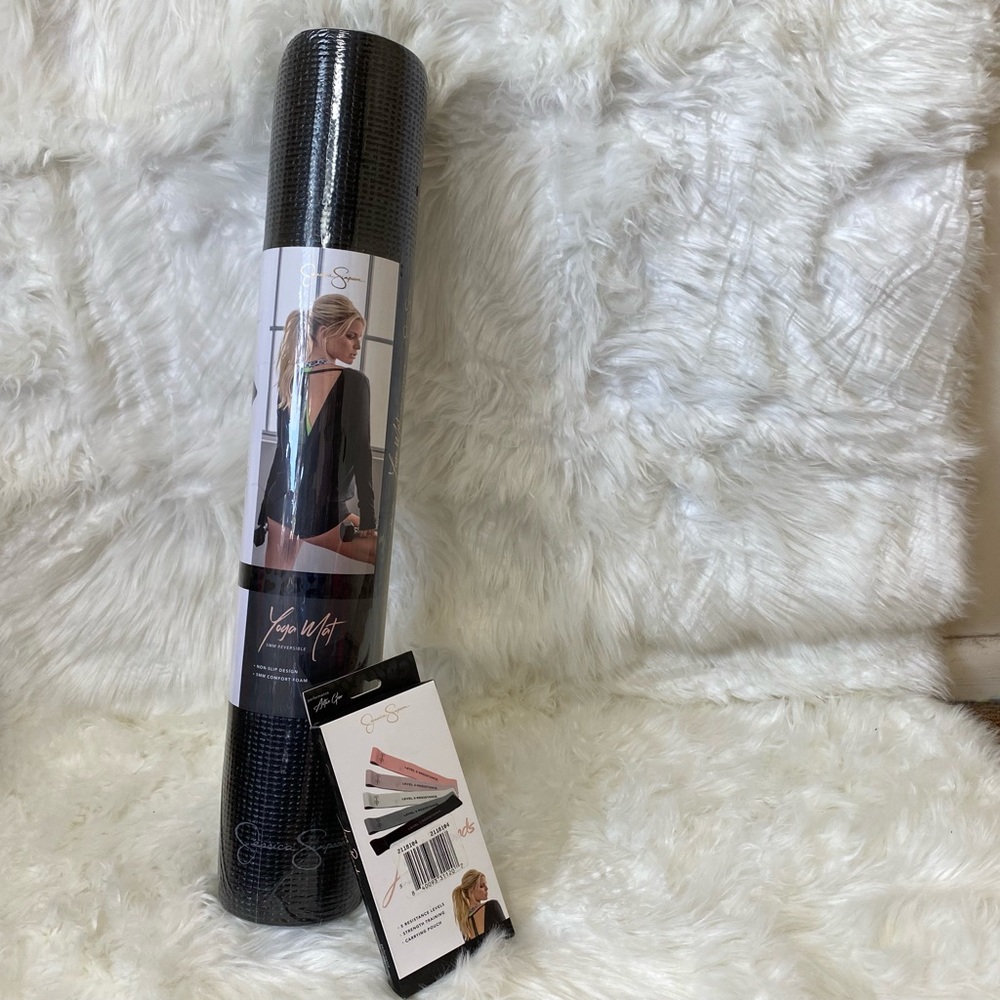 Jessica Simpson 2 Piece Workout Gear. Yoga Mat and Resistance Bands. NWB.